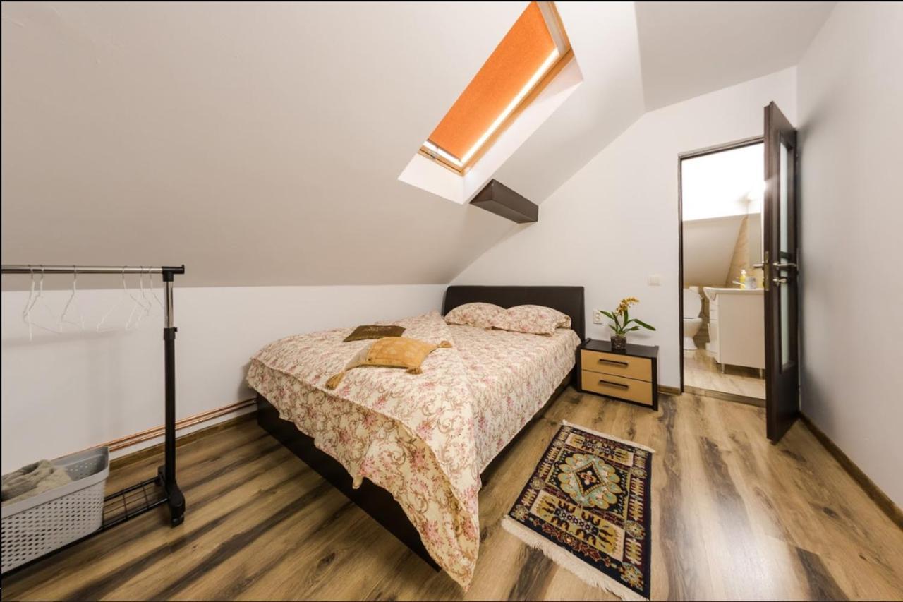 Casa De Vacanta Mirela Novaci-Străini 外观 照片